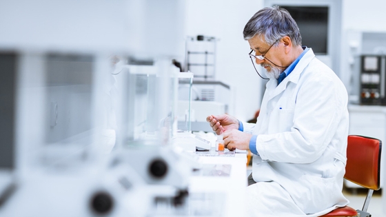 doctor performing research in the laboratory